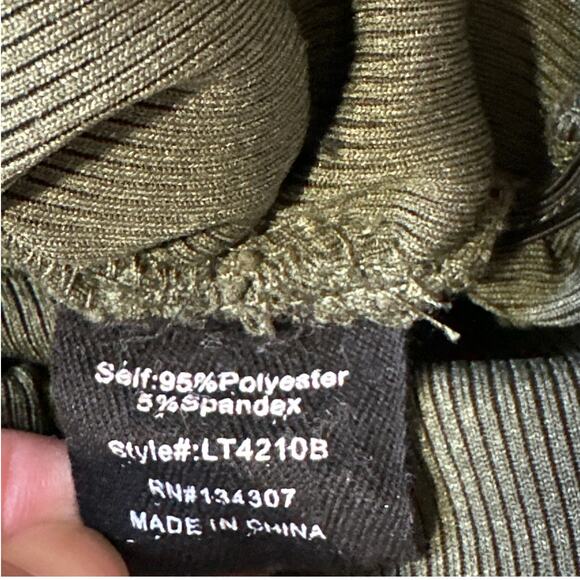 Line and Dot Billie Off Shoulder Top Ruching Stretchy Form Fitting Green Size M - Picture 12 of 14